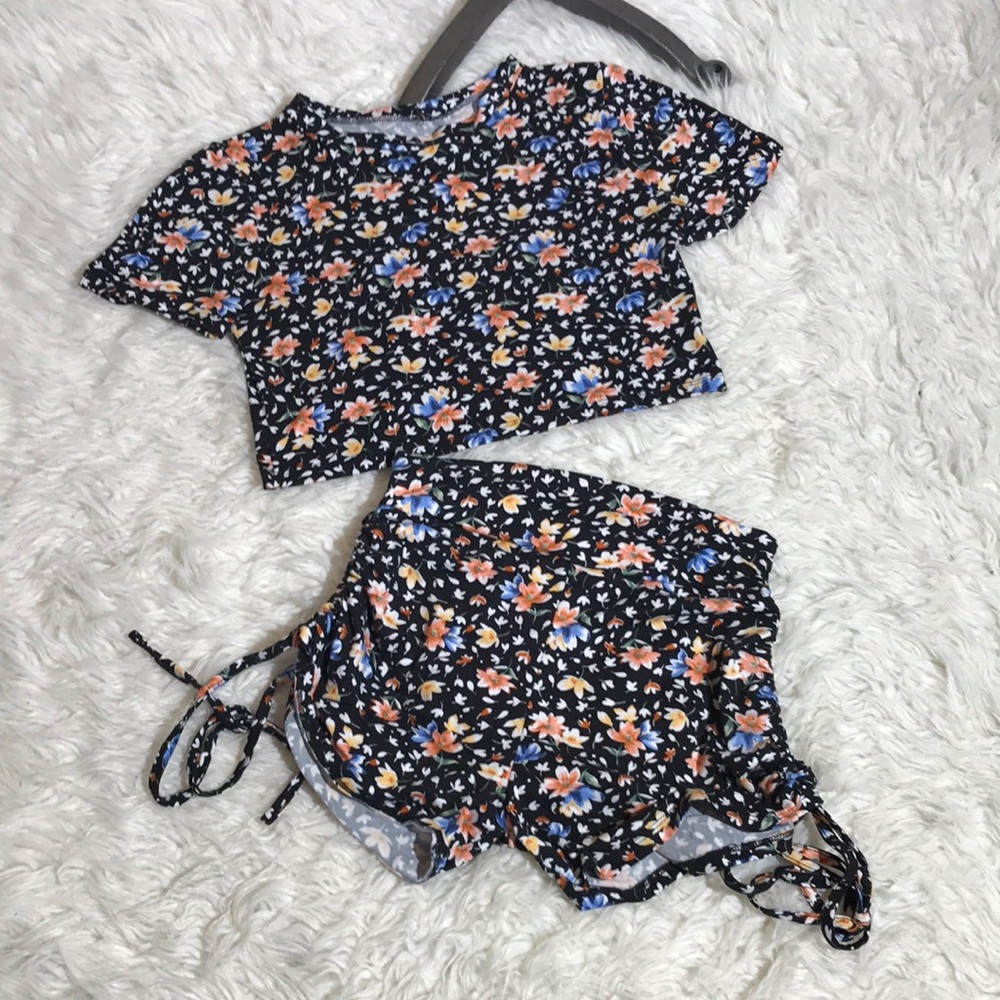 Floral print shorts and crop top outfit